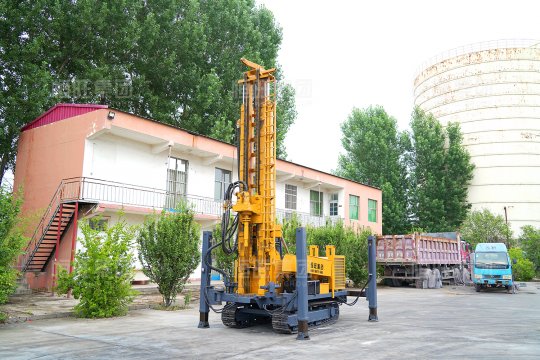 履带式钻井机选型指南_如何挑选气动与液压钻机_山东恒旺集团